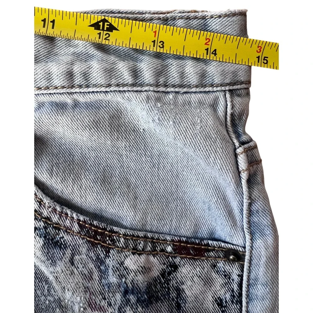 BDG Freja Mid Rise Vintage Fit Denim Shorts Raw Hem Size‎ 26